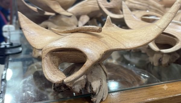 Wooden Manta With Stand 10Cm